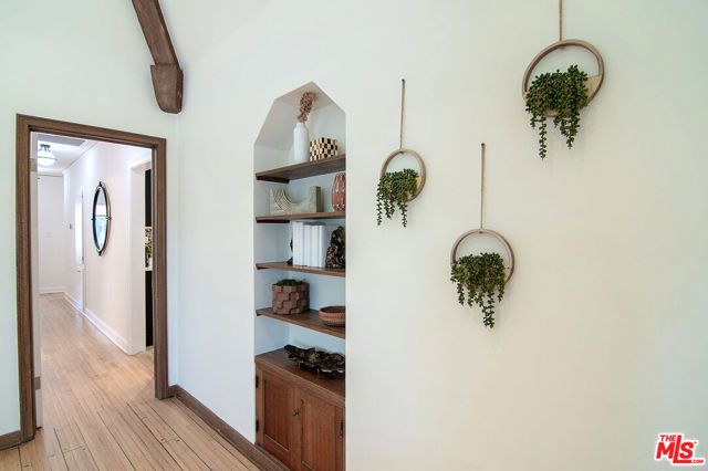 137 N Poinsettia Place, Los Angeles, CA 90036