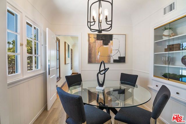 137 N Poinsettia Place, Los Angeles, CA 90036