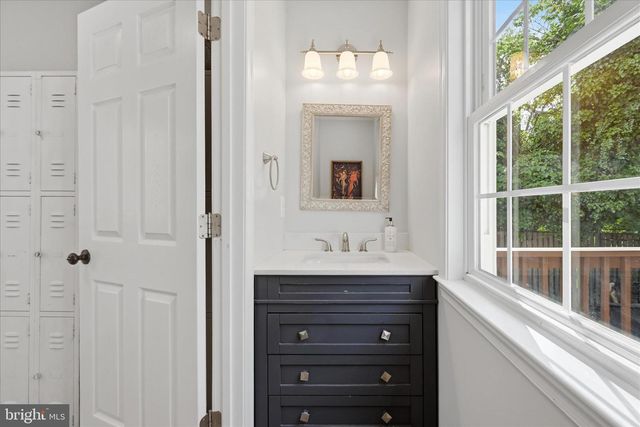 405 EDWARDS FERRY RD NE, Leesburg, VA 20176