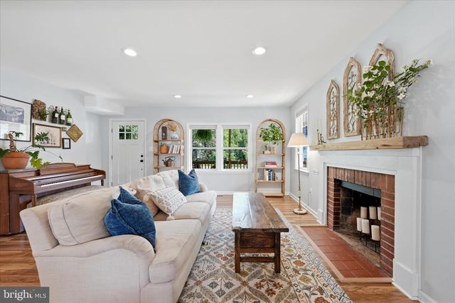 405 EDWARDS FERRY RD NE, Leesburg, VA 20176