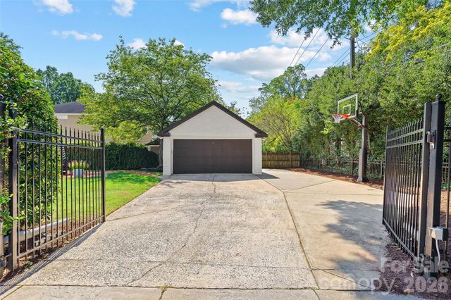 2000 Beverly Drive, Charlotte, NC 28207