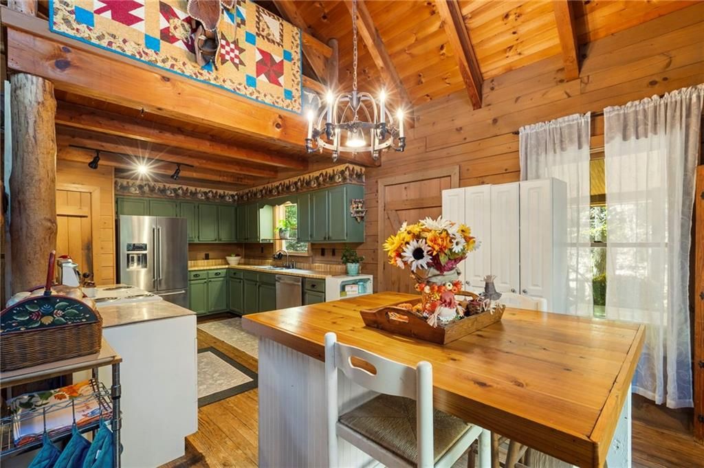 Image 10 of property listing at 7790 Atlanta Newnan Road, Chattahoochee Hills, GA 30268