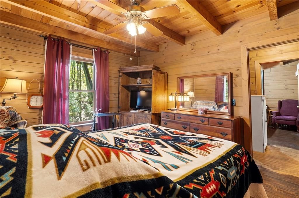 Image 12 of property listing at 7790 Atlanta Newnan Road, Chattahoochee Hills, GA 30268