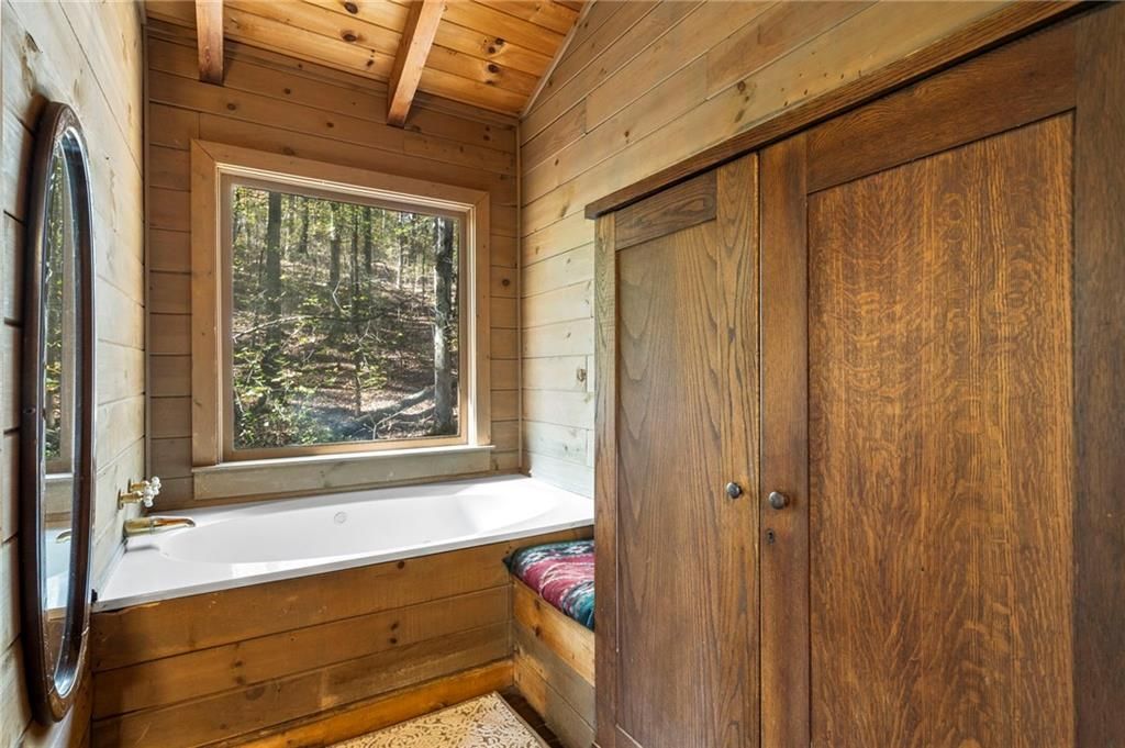 Image 16 of property listing at 7790 Atlanta Newnan Road, Chattahoochee Hills, GA 30268