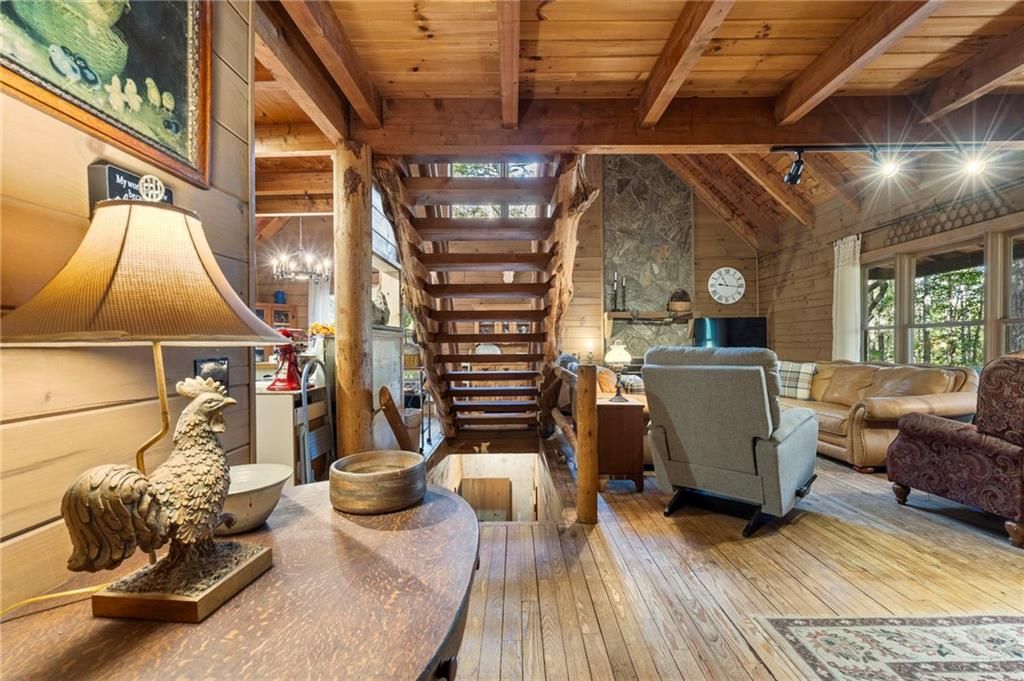 Image 5 of property listing at 7790 Atlanta Newnan Road, Chattahoochee Hills, GA 30268