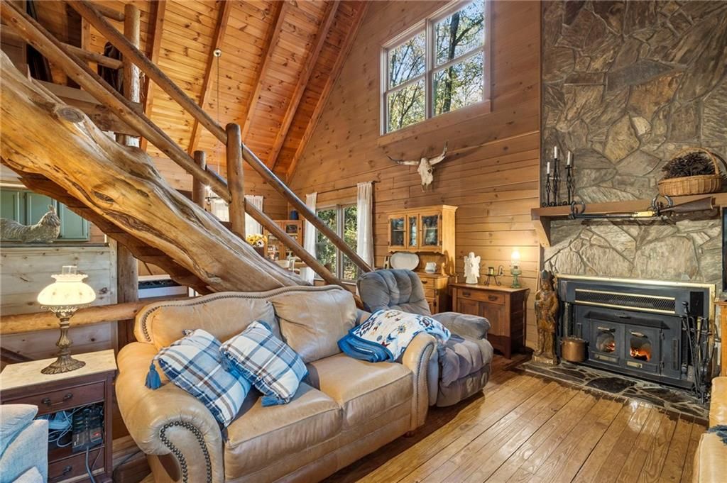 Image 7 of property listing at 7790 Atlanta Newnan Road, Chattahoochee Hills, GA 30268