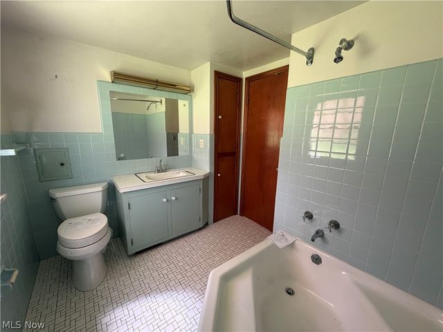4808 Monticello Boulevard, Richmond Heights, OH 44143