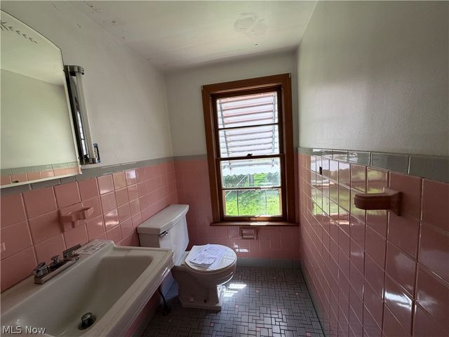 4808 Monticello Boulevard, Richmond Heights, OH 44143