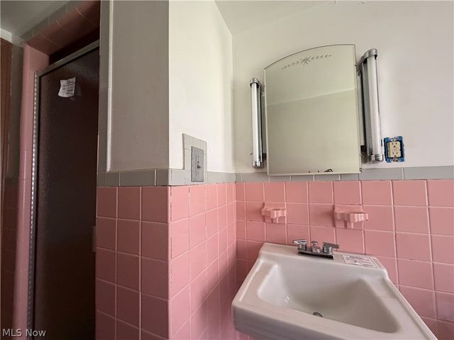 4808 Monticello Boulevard, Richmond Heights, OH 44143