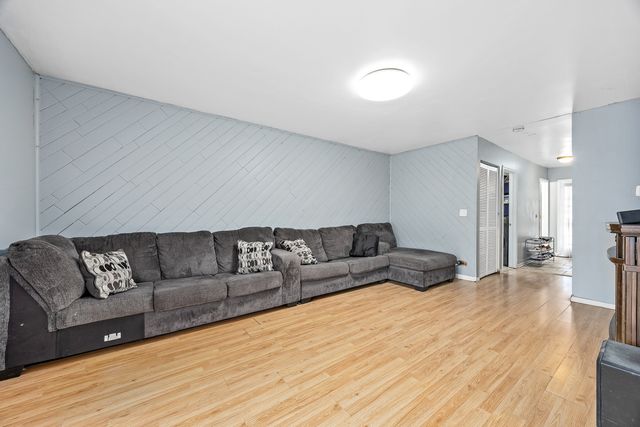 1823 Whaler Lane, Hanover Park, IL 60133