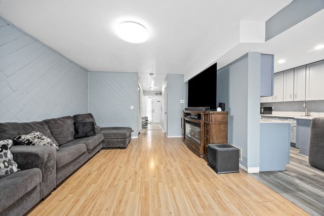 1823 Whaler Lane, Hanover Park, IL 60133