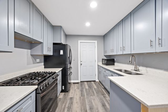 1823 Whaler Lane, Hanover Park, IL 60133