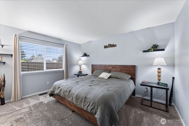18402 39th Avenue E, Tacoma, WA 98446