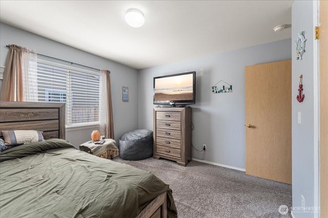 18402 39th Avenue E, Tacoma, WA 98446