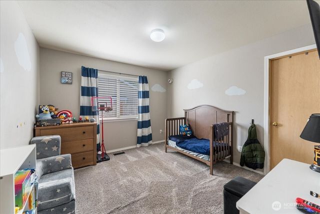 18402 39th Avenue E, Tacoma, WA 98446