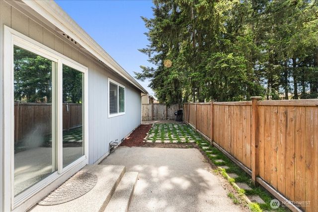 18402 39th Avenue E, Tacoma, WA 98446