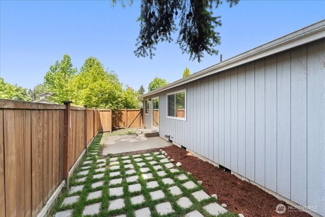 18402 39th Avenue E, Tacoma, WA 98446