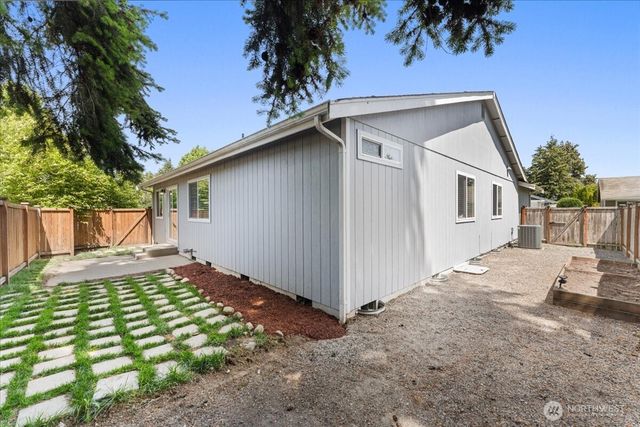18402 39th Avenue E, Tacoma, WA 98446