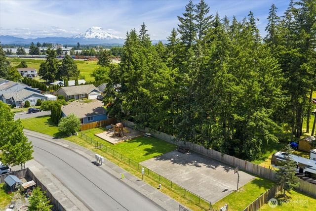 18402 39th Avenue E, Tacoma, WA 98446
