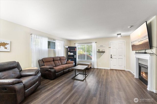 18402 39th Avenue E, Tacoma, WA 98446