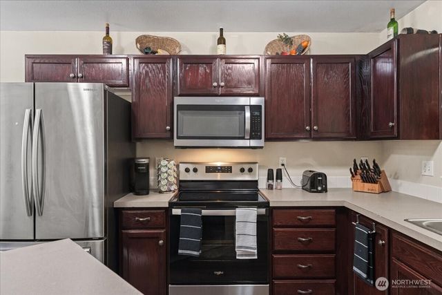 18402 39th Avenue E, Tacoma, WA 98446