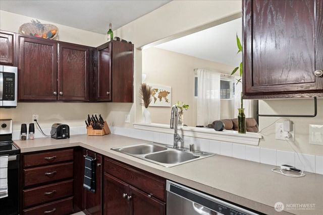 18402 39th Avenue E, Tacoma, WA 98446