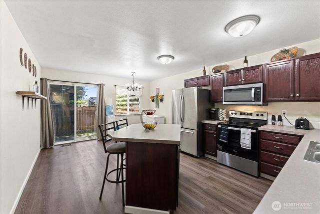 18402 39th Avenue E, Tacoma, WA 98446