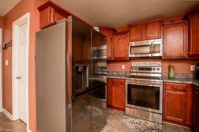 3693 Courtland Circle, Thomasville, NC 27360