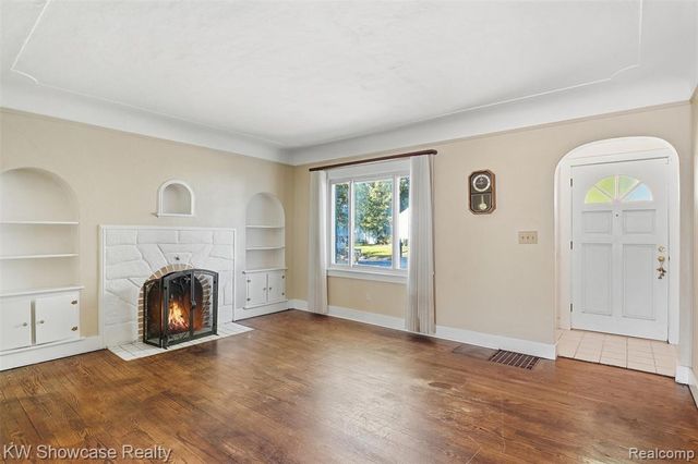 75 Preston Avenue, Waterford, MI 48328