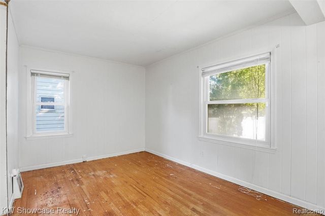 75 Preston Avenue, Waterford, MI 48328