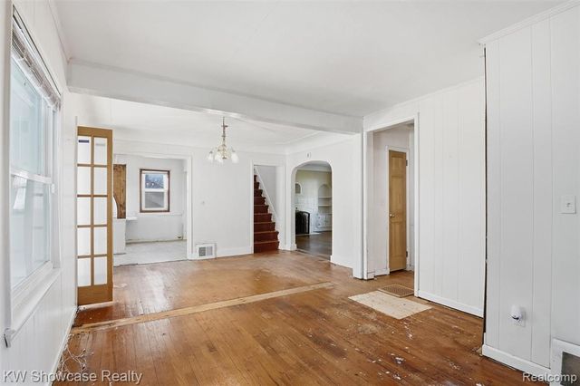 75 Preston Avenue, Waterford, MI 48328