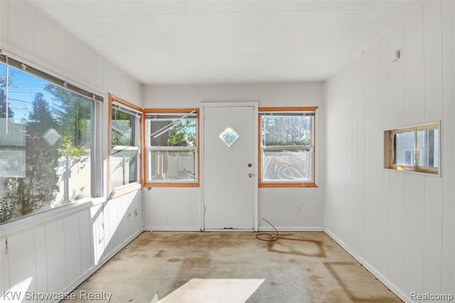 75 Preston Avenue, Waterford, MI 48328
