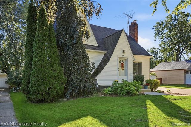 75 Preston Avenue, Waterford, MI 48328
