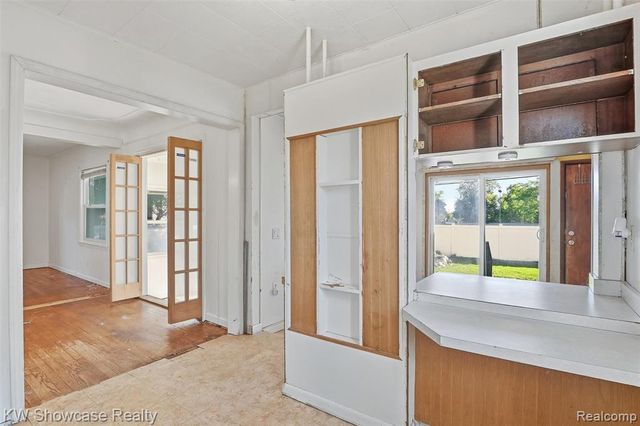 75 Preston Avenue, Waterford, MI 48328