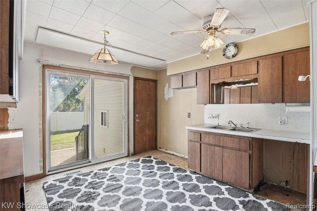 75 Preston Avenue, Waterford, MI 48328
