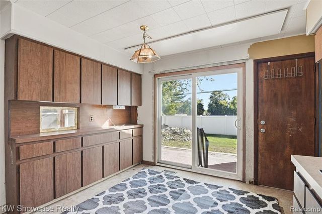 75 Preston Avenue, Waterford, MI 48328