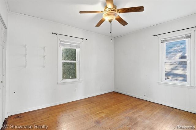 75 Preston Avenue, Waterford, MI 48328