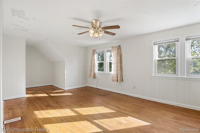75 Preston Avenue, Waterford, MI 48328
