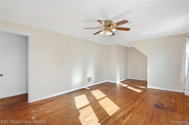 75 Preston Avenue, Waterford, MI 48328