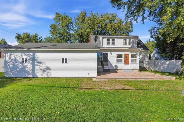 75 Preston Avenue, Waterford, MI 48328