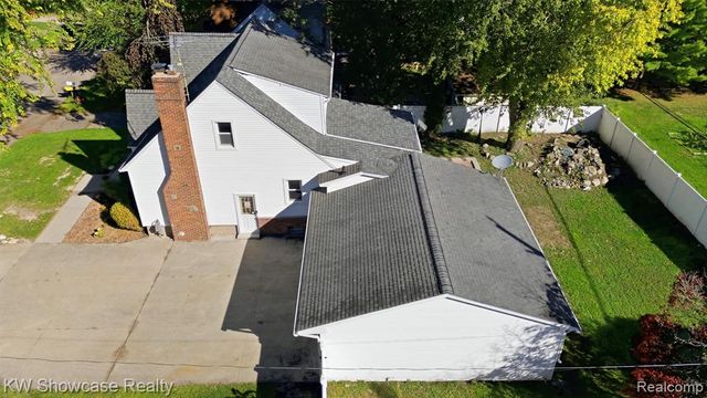 75 Preston Avenue, Waterford, MI 48328