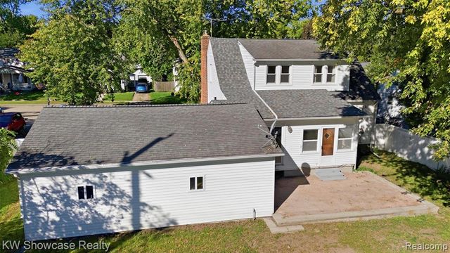 75 Preston Avenue, Waterford, MI 48328