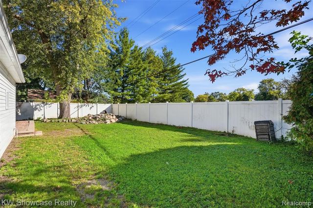 75 Preston Avenue, Waterford, MI 48328