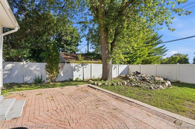 75 Preston Avenue, Waterford, MI 48328