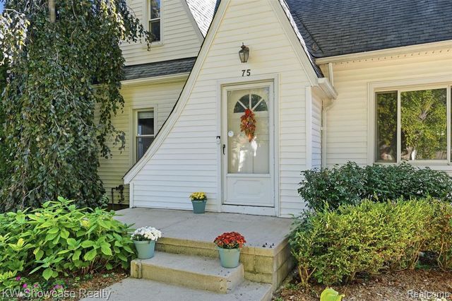 75 Preston Avenue, Waterford, MI 48328