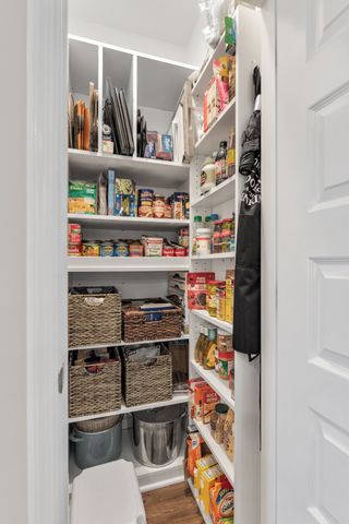 1022 Emery Bay Cir, Hendersonville, TN 37075