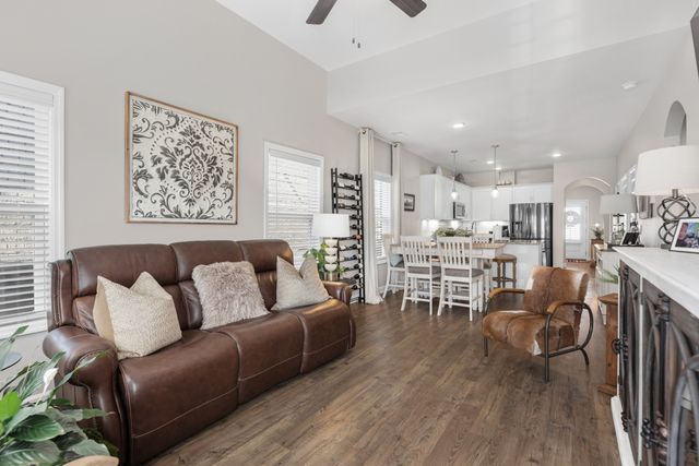 1022 Emery Bay Cir, Hendersonville, TN 37075