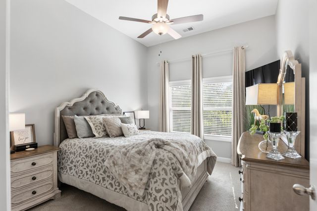 1022 Emery Bay Cir, Hendersonville, TN 37075