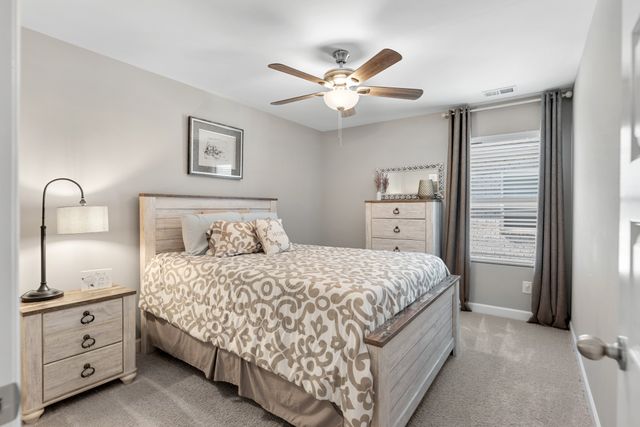 1022 Emery Bay Cir, Hendersonville, TN 37075