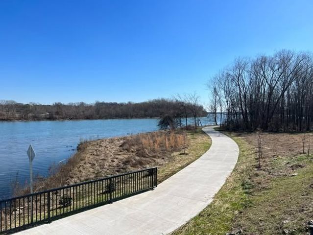 1022 Emery Bay Cir, Hendersonville, TN 37075